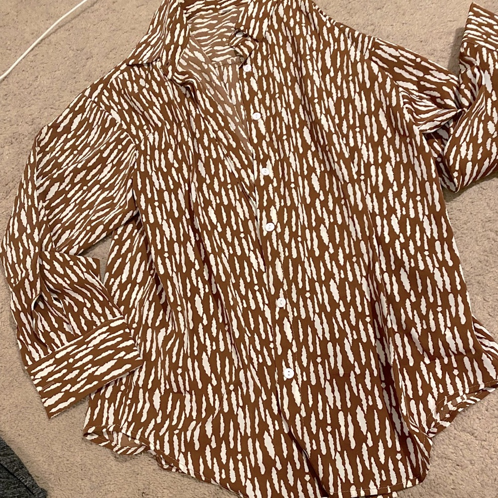 Pattern button up blouse